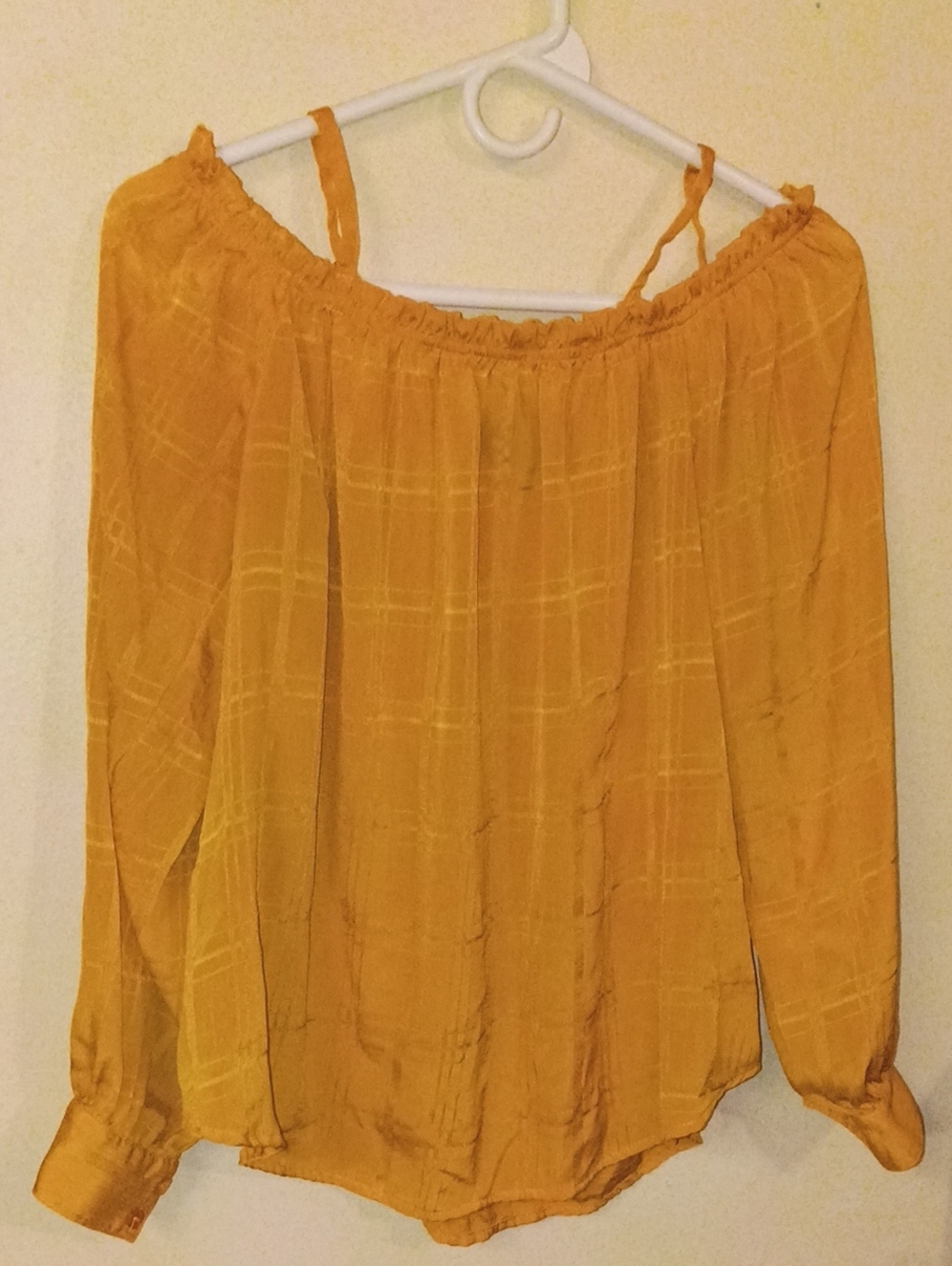 A. Byers Women's Mustard Off-Shoulder Blouse Size Medium